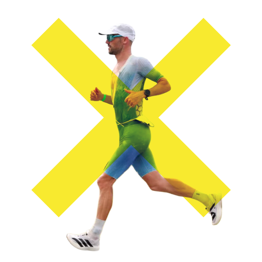 Grafica della pagina sugli sport di endurance dello Studio Magis di Lecco (che opera anche a Como, Bergamo, Varese, Monza, Milano, Sondrio, Chiasso, Lugano, Mendrisio, Brescia) del dott. Andrea (Andros) Galbiati, psicologo clinico e dello sport, che mostra un atleta di ironman impegnato a correre durante una gara.